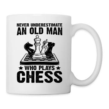 Never Underestimate An Old Man Who Plays Chess - Tasse - Weiß - Rechts