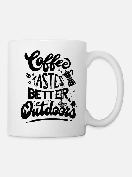 Kaffee Spruch Coffee Tastes Better Outdoors - Tasse - Weiß
