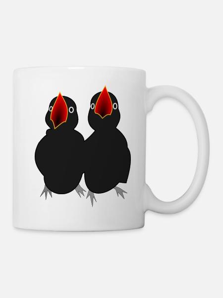 Bitte füttern! Zwei schwarze Vögel haben Hunger! - Tasse - Weiß