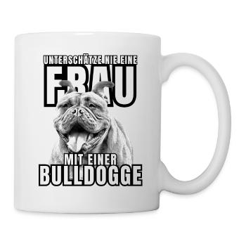 Ne sous-estimez JAMAIS une femme avec un chien bouledogue chien - Mug blanc - blanc - Droite
