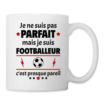 Pas parfait mais footballeur, fête des pères, noël - Mug blanc - blanc - Droite