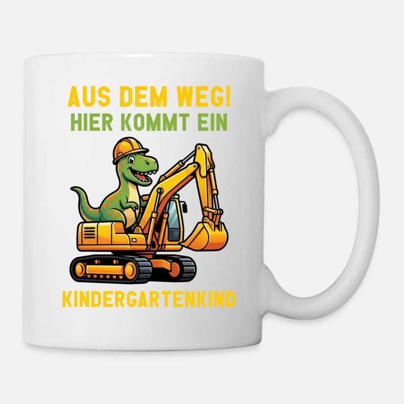 Hier kommt ein Kindergartenkind 2026 Bagger Dino - Tasse - Weiß