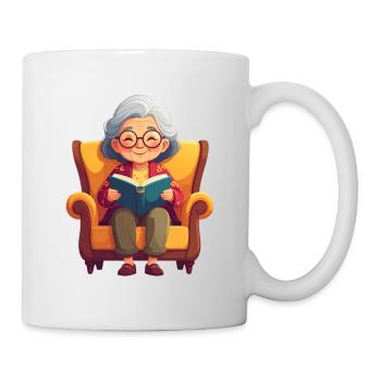 Grand-mère assise dans le fauteuil en train de lire un livre - Mug blanc - blanc - Droite