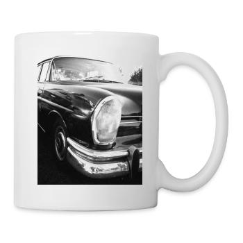 Oldtimer-Automobil in Schwarz-Weiß - Tasse - Weiß - Rechts