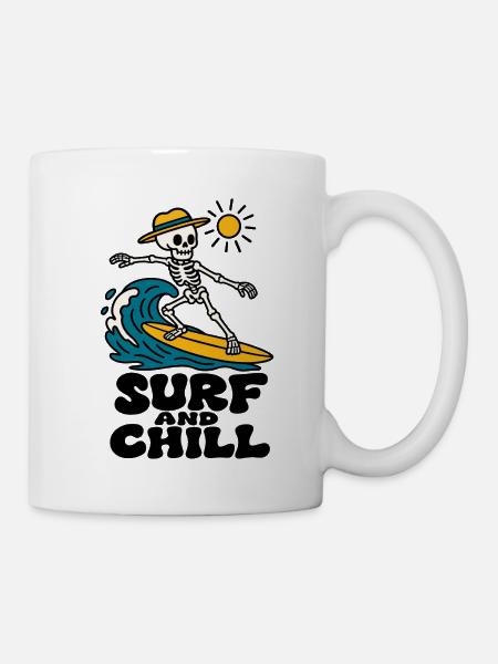 Surf and Chill Skelett Surfen Welle Sommer Shirt - Tasse - Weiß