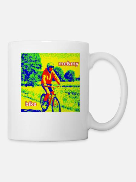 Cyclist riding in the countryside - Mug - white