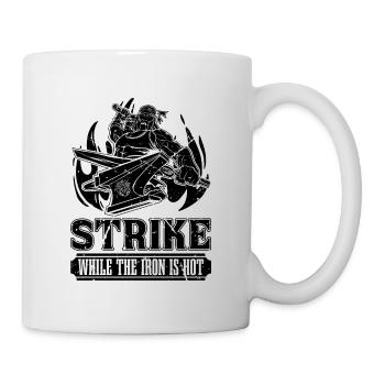 Strike While The Iron Forging Farrier Blacksmiths - Tasse - Weiß - Rechts