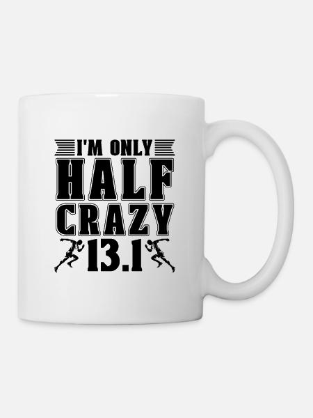 Je ne suis qu’à moitié fou 13.1 Course d’entraînement marathonien - Mug blanc - blanc