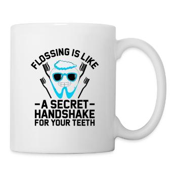 L’utilisation du fil dentaire est comme une poignée de main secrète pour vos dents - Mug blanc - blanc - Droite