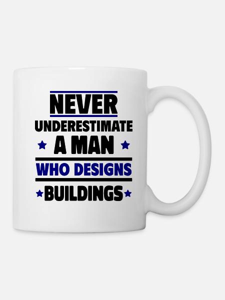 Unterschätze niemals einen Mann, der Gebäude plant - Tasse - Weiß