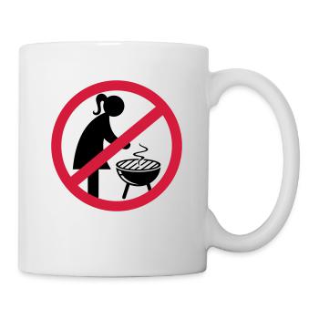 LUSTIGES VERBOTSZEICHEN, FRAU STEHT AM GRILL - Tasse - Weiß - Rechts