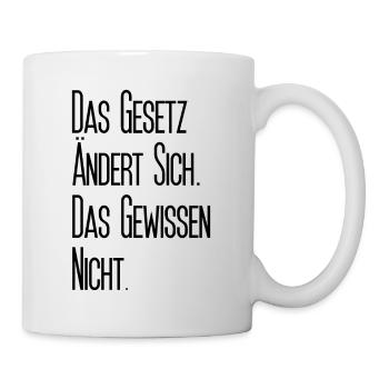 Das Gesetz ändert sich. Das Gewissen nicht. - Tasse - Weiß - Rechts