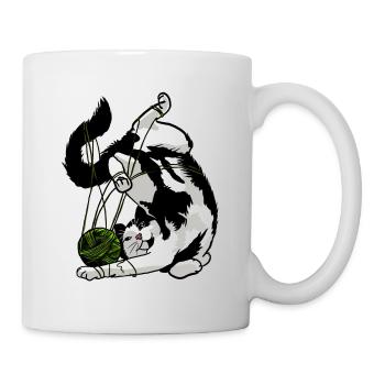 Niedliche Katze spielend mit grünem Garnknäuel - Tasse - Weiß - Rechts