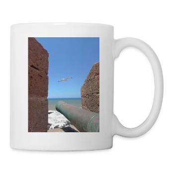 Geflügelte Freiheit über dem Ozean - Tasse - Weiß - Rechts