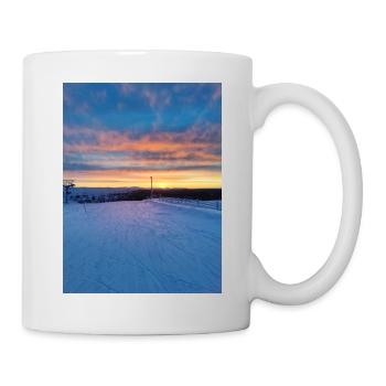 Coucher de soleil dans un paysage hivernal - Mug blanc - blanc - Droite