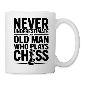 Ne sous-estimez jamais un vieil homme qui joue aux échecs - Mug blanc - blanc - Droite