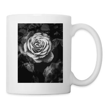 Black and white rose close-up - Mug - white - Right