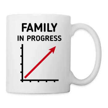 Family In Progress (Schwanger / Eltern / 2C) - Tasse - Weiß - Rechts
