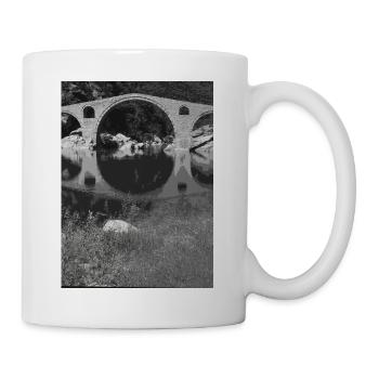 Alte Steinbrücke im Wald - Tasse - Weiß - Rechts