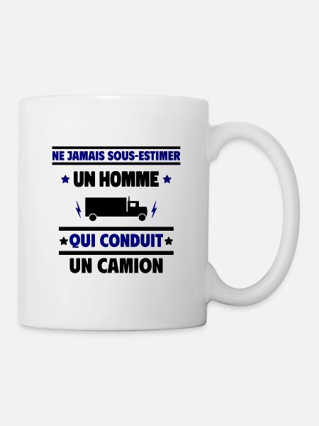 Ne jamais sous-estimer homme qui conduit un camion - Mug blanc - blanc
