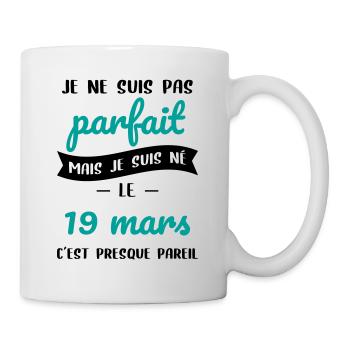 Anniversaire - Pas parfait mais né le 19 Mars - Mug blanc - blanc - Droite