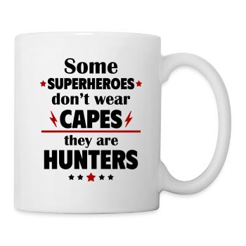 Manche Helden tragen keine Umhänge, sie sind Jäger - Tasse - Weiß - Rechts