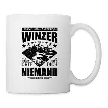 Leg dich nie mit einem Winzer an, wir kennen Orte - Tasse - Weiß - Rechts