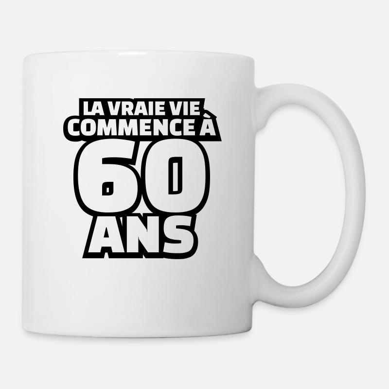 la vraie vie commence à 60 ans - Mug blanc - blanc