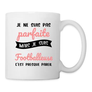 Je ne suis pas parfaite mais je suis footballeuse - Mug blanc - blanc - Droite