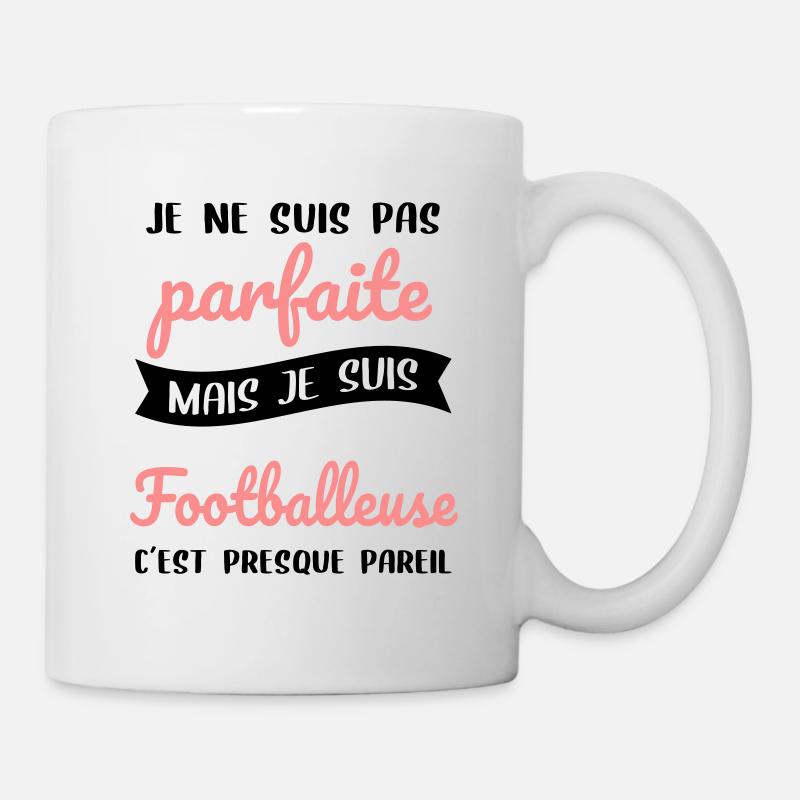 Je ne suis pas parfaite mais je suis footballeuse - Mug blanc - blanc