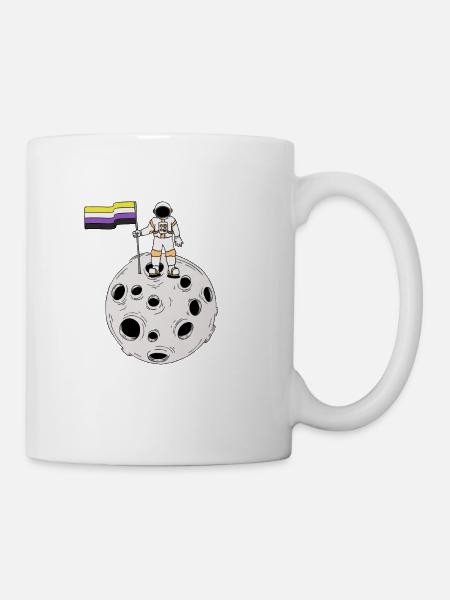 Astronaute non binaire sur la lune Drapeau non binaire - Mug blanc - blanc