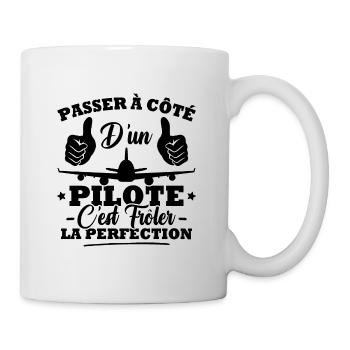 Passer à côté d'un pilote c'est frôler perfection - Mug blanc - blanc - Droite