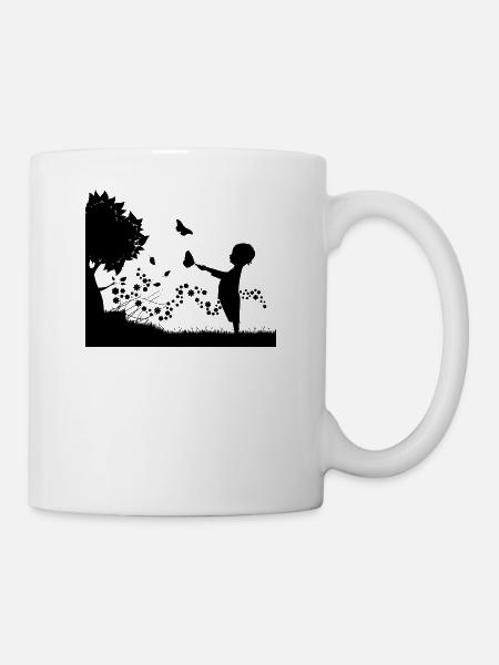 Enfant avec des papillons et des arbres - Mug blanc - blanc