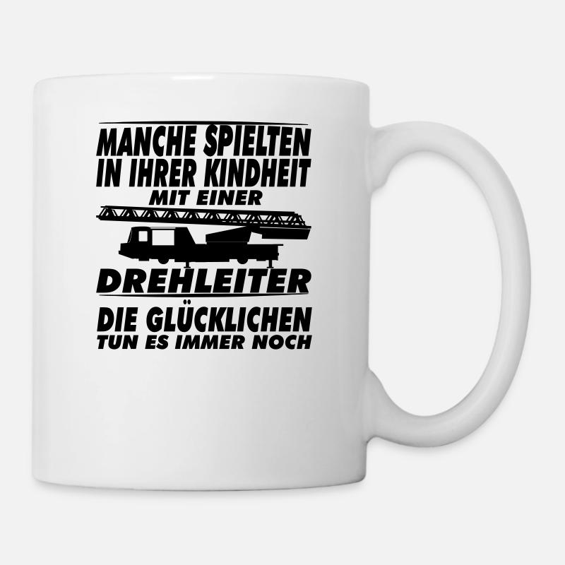 Manche spielten in ihrer Kindheit mit drehleiter - Tasse - Weiß