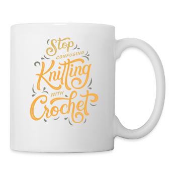 stop confusing knitting with crochet #1 / yellow - Tasse - Weiß - Rechts