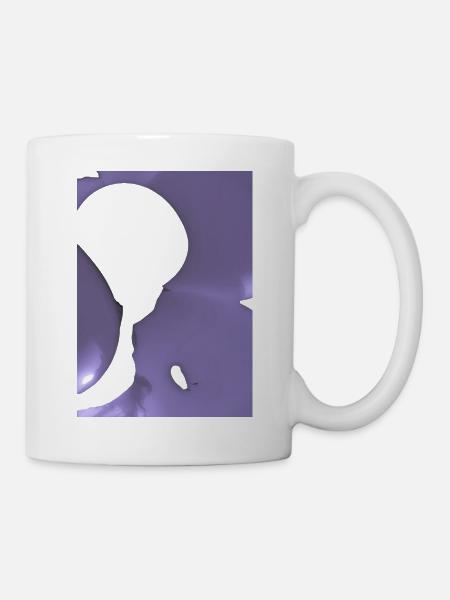 Eine magische Silhouette auf violettem dunklem Hintergrund - Tasse - Weiß
