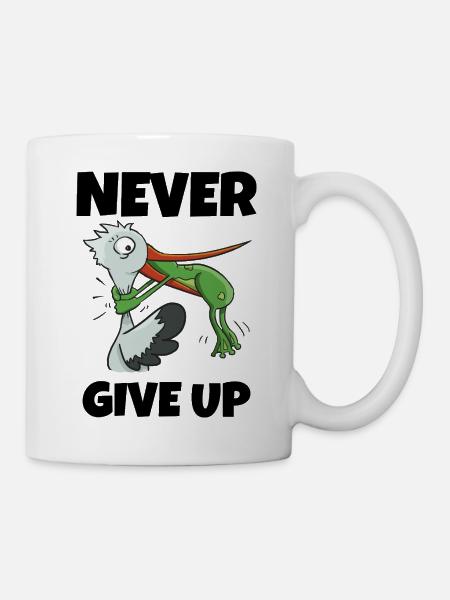 Niemals aufgeben, Frosch würgt Storch – lustige Motivation - Tasse - Weiß