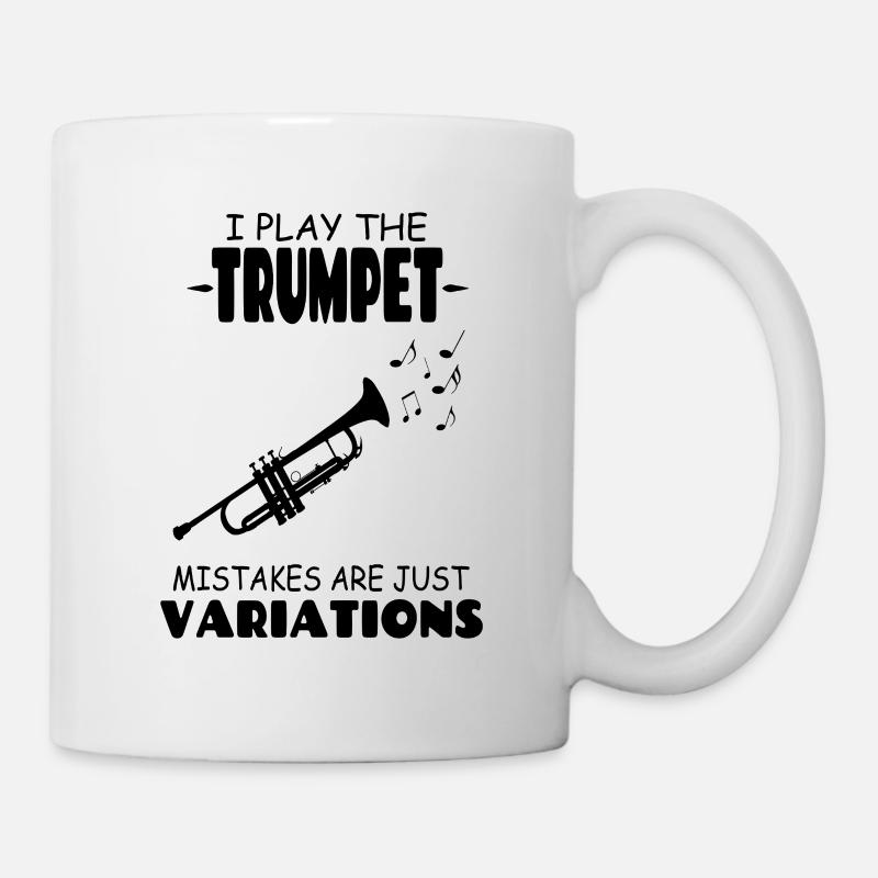 Ich spiele Die Trompetenfehler sind nur Variationen - Tasse - Weiß