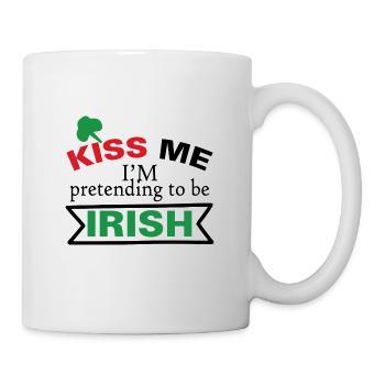 Küss mich, ich tendiere dazu, irisch zu sein - Tasse - Weiß - Rechts