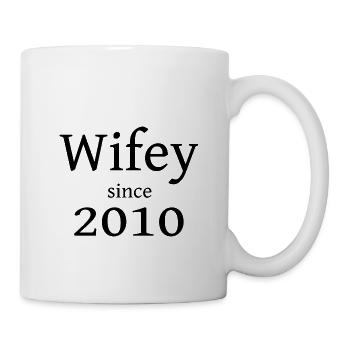 Wifey since 2010 für den Partner - Tasse - Weiß - Rechts