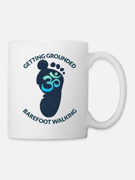 Barefoot walking design with an aum sign. - Mug - white