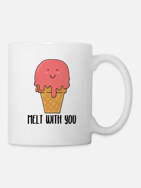 Crème glacée à la fraise mignonne et souriante - fondez avec vous - Mug blanc - blanc