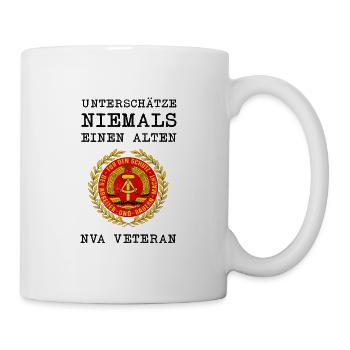 DDR Unterschätze Niemals NVA Veteran - Tasse - Weiß - Rechts