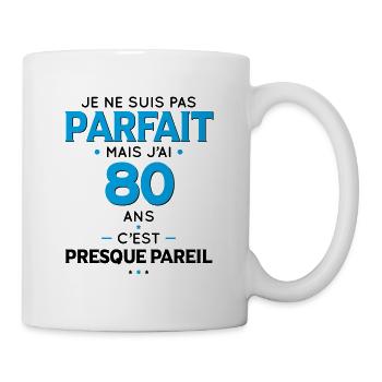 Anniversaire 80 ans - Pas parfait mais j'ai 80 ans - Mug blanc - blanc - Droite
