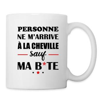 Personne ne m arrive à la cheville sauf ma b*te - Mug blanc - blanc - Droite