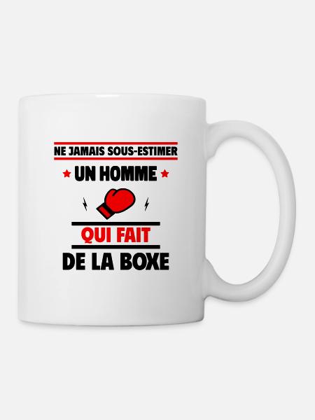 Ne sous-estimez jamais un homme qui boxe - Mug blanc - blanc