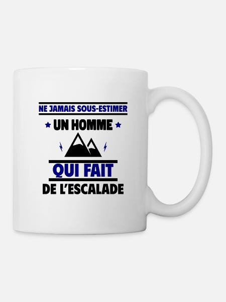 Ne sous-estimez jamais un homme qui grimpe - Mug blanc - blanc