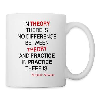 Theorie und Praxis – Kontrastierender Tippfehler - Tasse - Weiß - Rechts