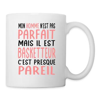 Mon homme n'est pas parfait mais il est basketteur - Mug blanc - blanc - Droite