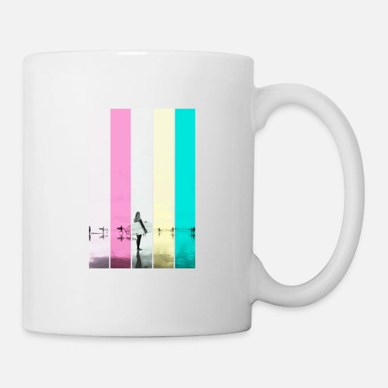 Surfer surfer sur la plage - Mug blanc - blanc